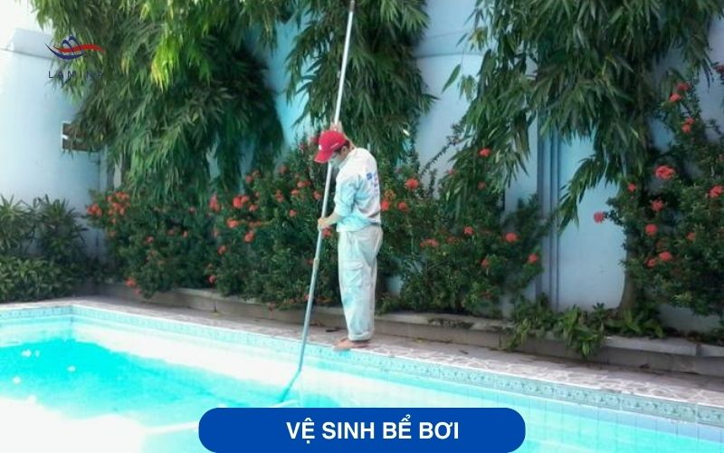 Hướng Dẫn Chi Tiết Vệ Sinh Hồ Bơi Sạch Sẽ Và An Toàn