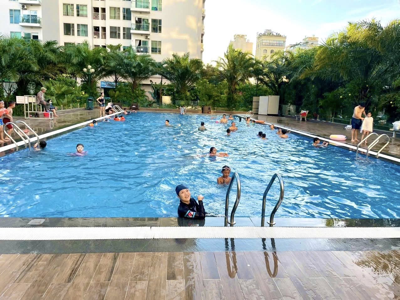 Bể bơi Green Bay Premium Hạ Long