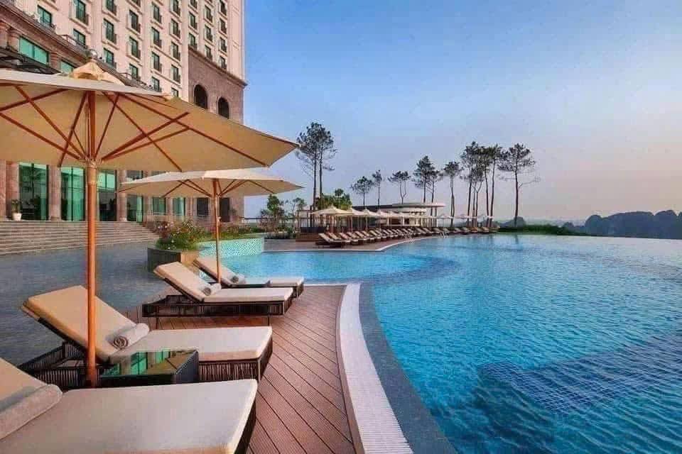 Bể bơi FLC Hạ Long