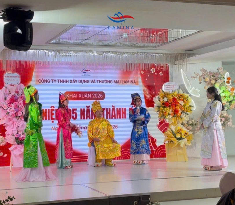 Các táo đang báo cáo Ngọc Hoàng về tình hình 5 năm phát triển bể bơi, xông hơi