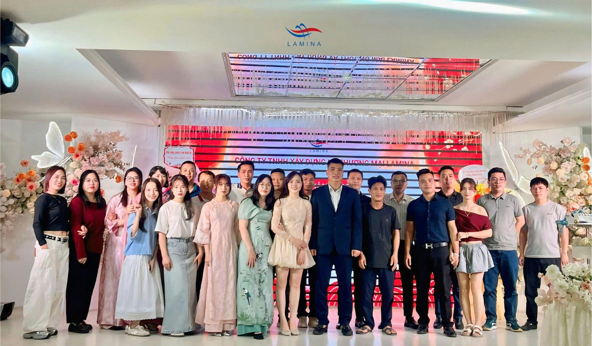 Tập thể công ty Lamina